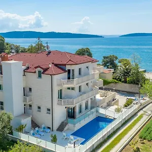 Szálloda Riva With Swimming Pool